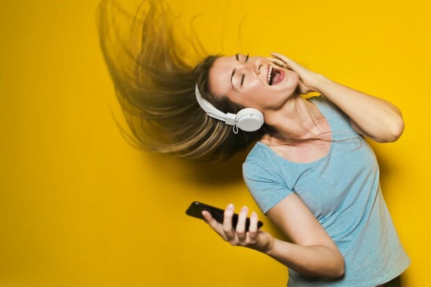 Zdraží v Česku telefony kvůli sdružení OSA? Jeho argumentům neuvěříte 