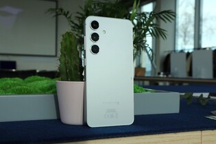 Samsung v nabídce ponechá loňskou Galaxy S24. Dojde však ke zlevnění