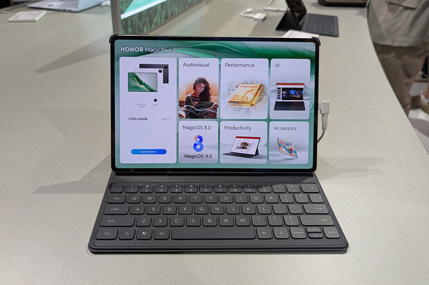 Na českém trhu se objevuje dobře vybavený tablet od Honoru. Kolik stojí?