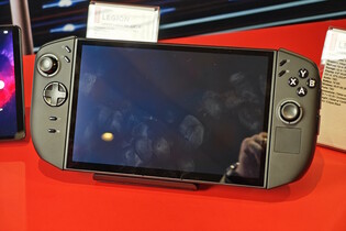 Na CESu se ukázal i prototyp Lenovo Legion Go (8,8", 2)